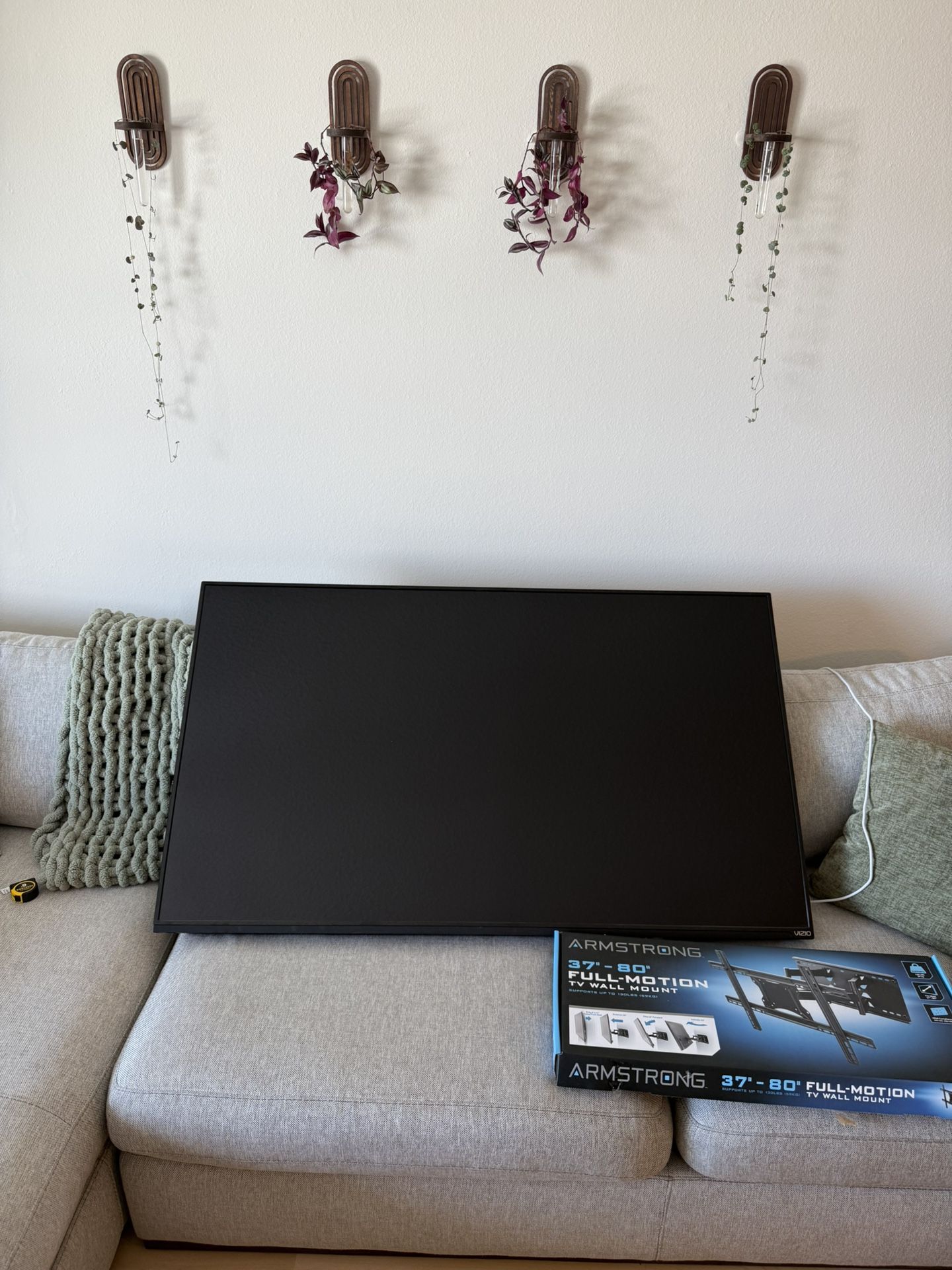 55” VIZIO TV w/mount