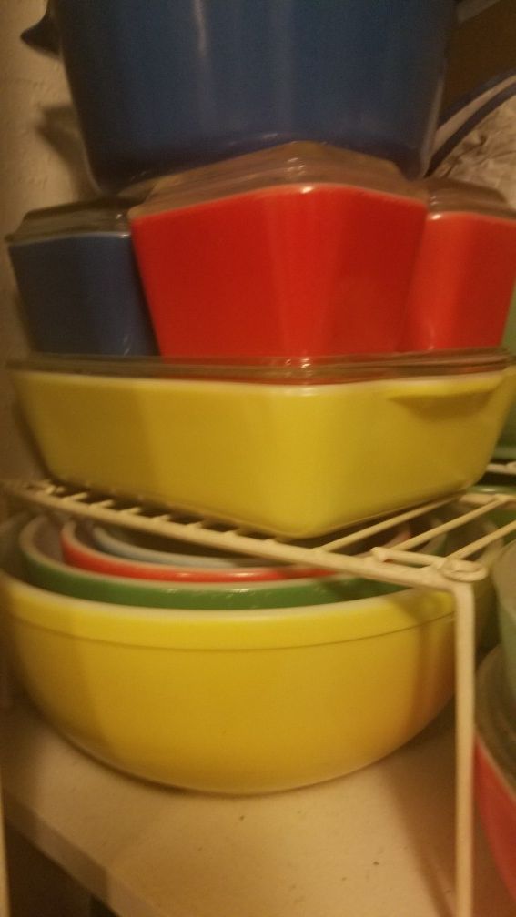 PRIMARY COLOR PYREX MIXING BOWLS AND REFRIGERATOR DISHES
