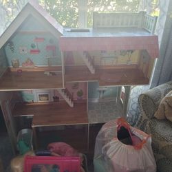 Kidkraft Mia's Pet Loft Dollhouse with EZ Kraft Assembly And Toys