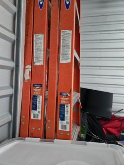Warner 8ft. Fiberglass step ladders