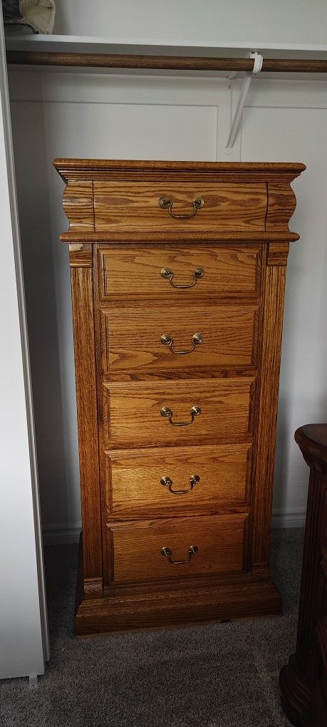 Dresser With Mirror