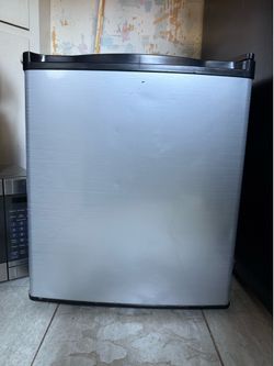 Stainless Steel Compact Fridge, 1.7 cu. ft.. 110V AC/12V DC