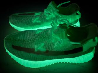 Adidas Yeezy Boost  Glow.