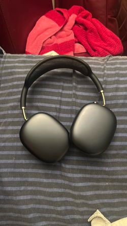 Apple airPods pro maxes
