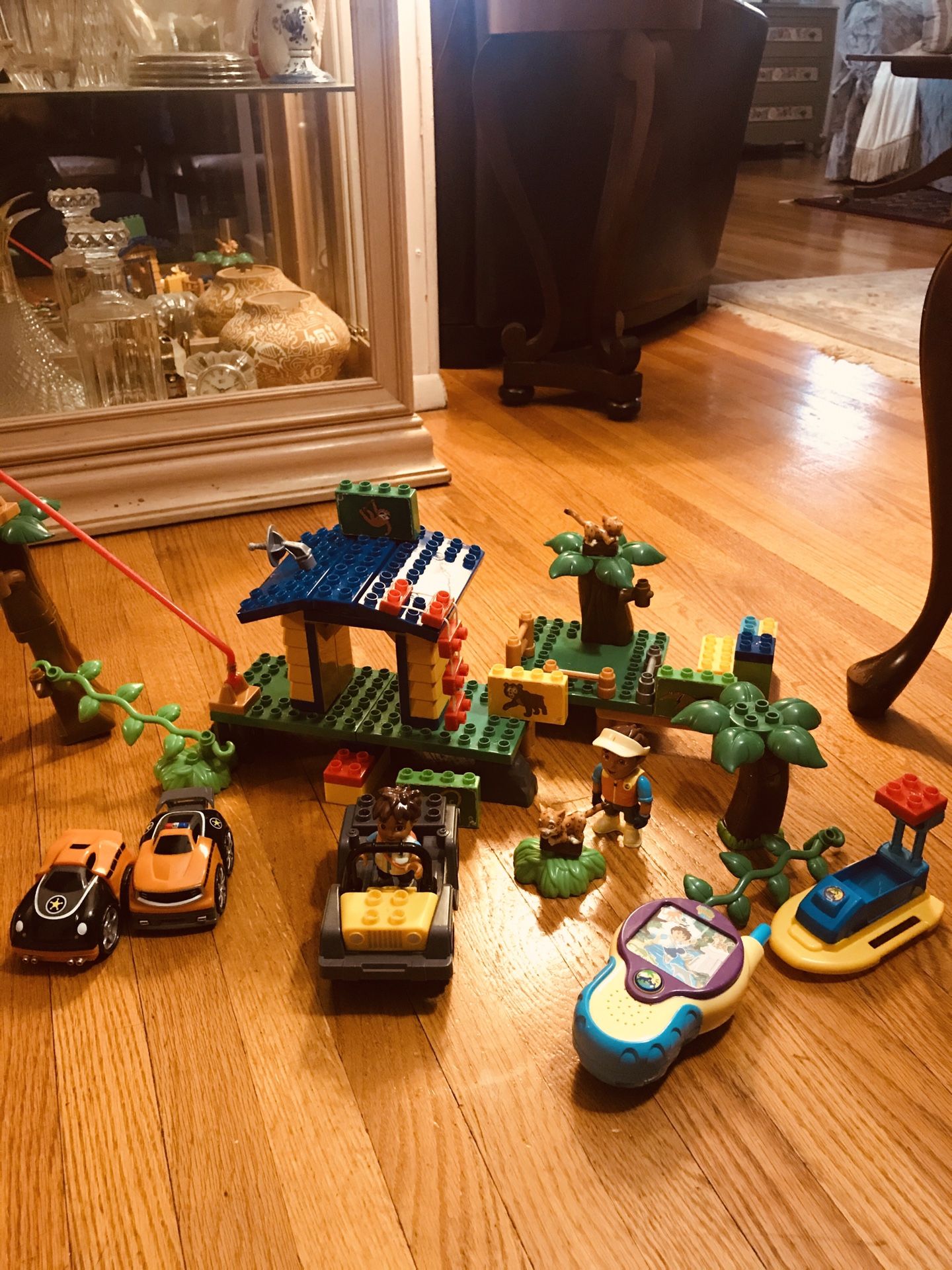 Rescue LEGO Duplo Diego, No Instructions there are a couple of small pieces missing, so I added extras, (phone, police cars, pieces from another inc