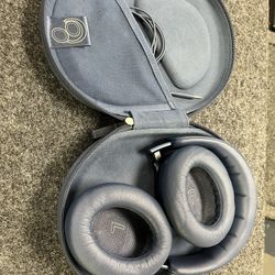 Bose blue moon Bluetooth headset (697)