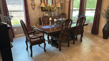 Traditional Dark Wood Dining Table and Chair Set
