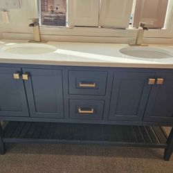 Gorgeous Double Sink Vanity Quartz For Local Pick Up $1,000