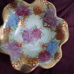 2 Vintage porcelain bowls