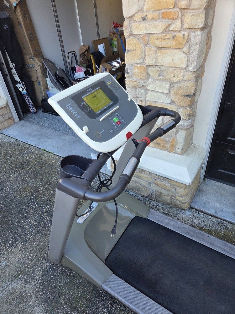 Precor 9.23 and MANUR treadmills