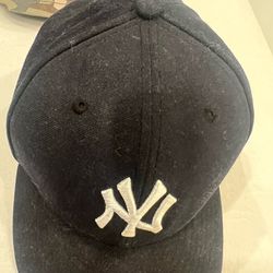 NY Yankees Black Cap Fitted 