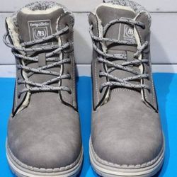 Womens Hiking Boots/ Anti-Slip Snow Boots $25 each (Six Available In Size 7-7.5)