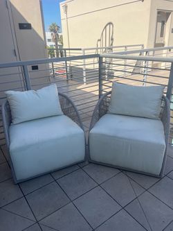 2 Outdoor Patio Lounge Chairs with Cushions