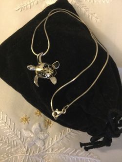 Tortoise necklace 🐢 / Sparkling silver jewelry