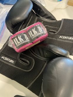 Women’s Kickboxing Gloves And Handwrap