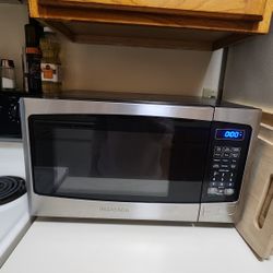 Insignia Microwave 