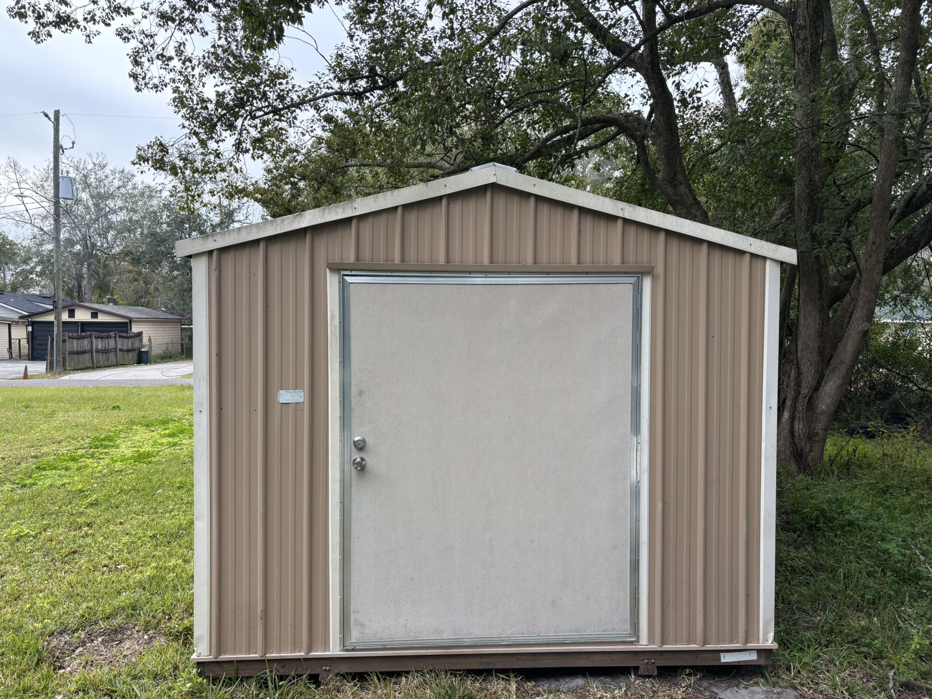 10x14 Shed Electricity,carpet,cabinets