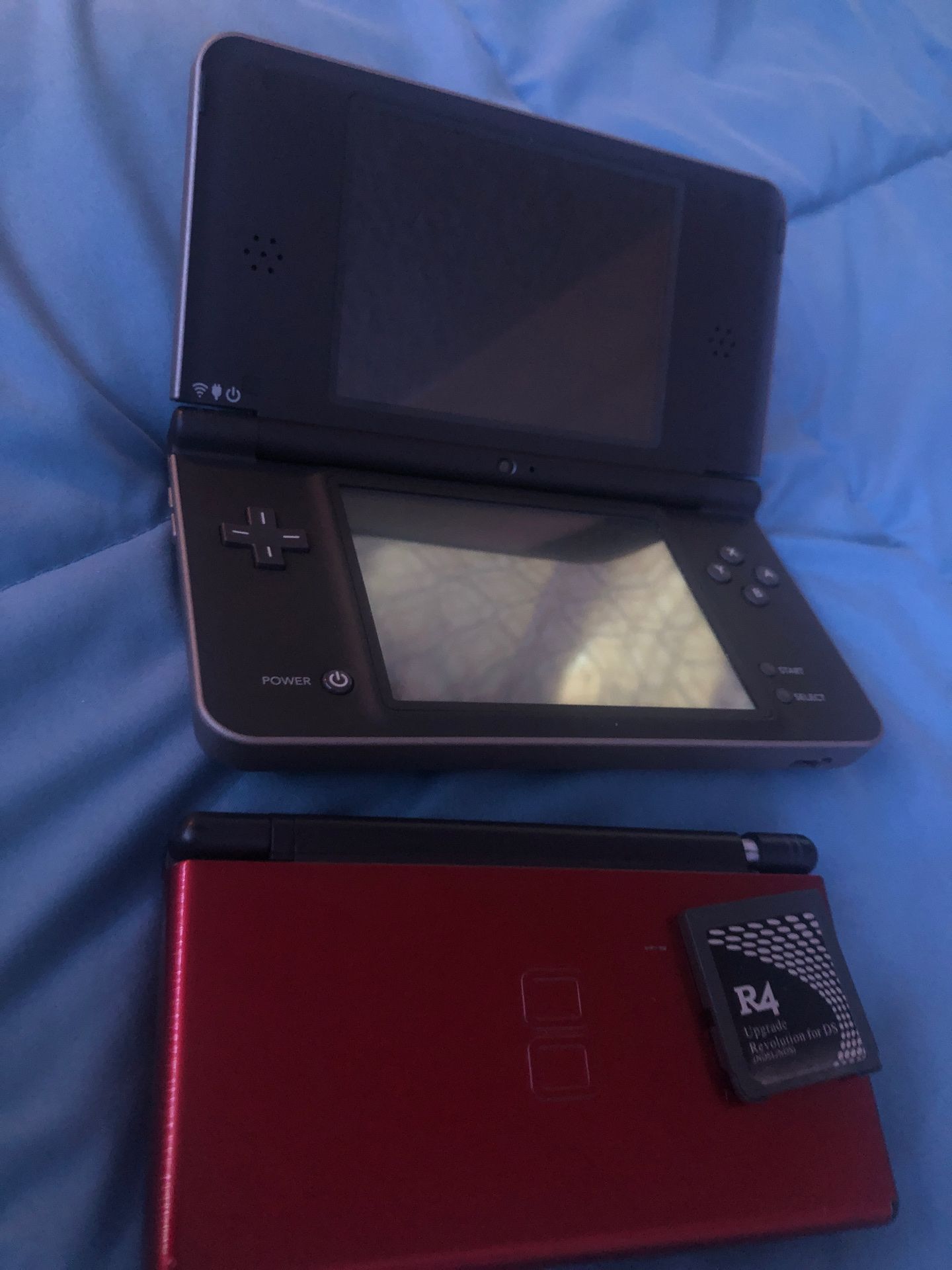 Nintendo DSi XL and Nintendo DS Lite w/ R4 Card