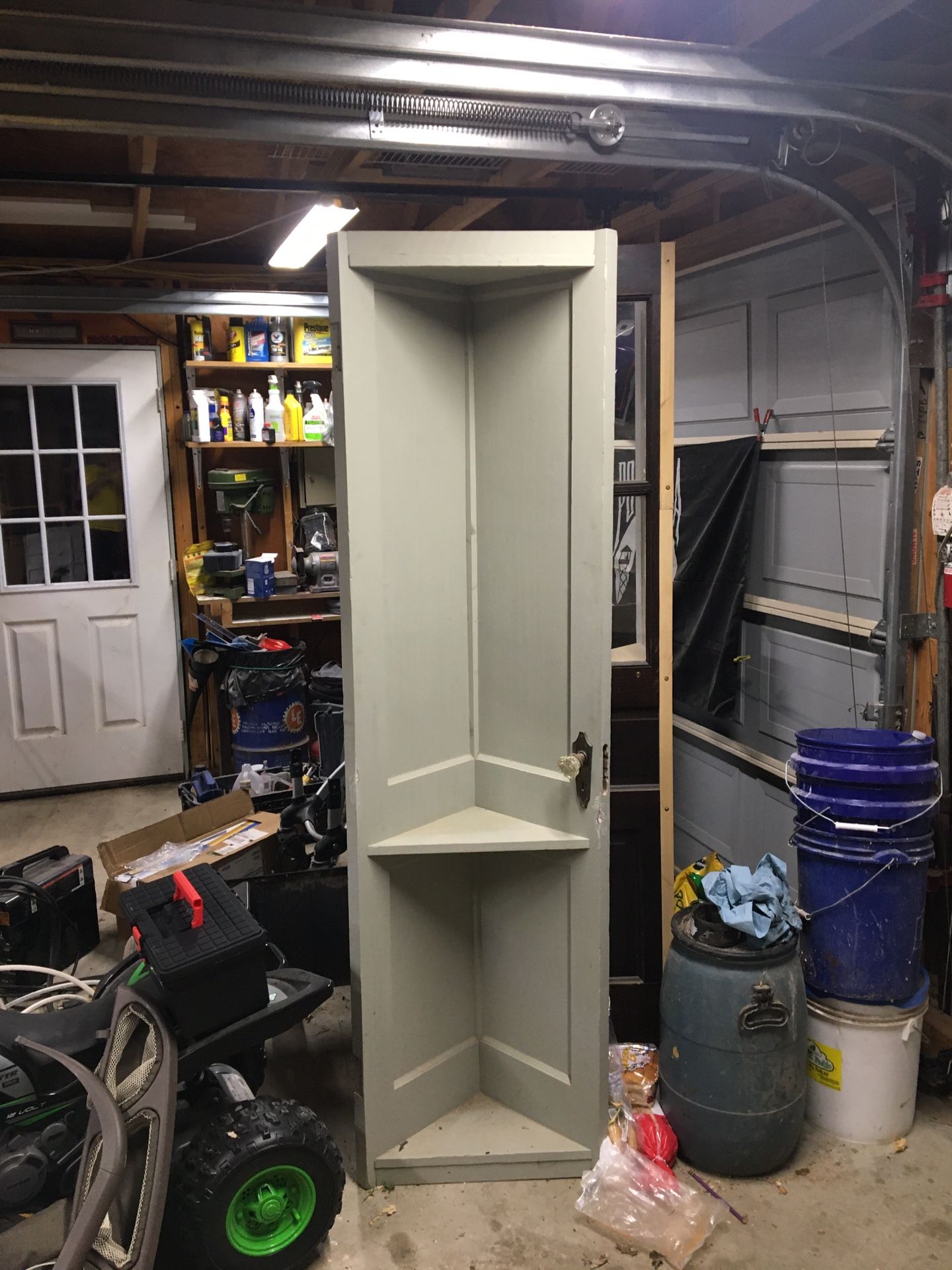 Corner Hutch