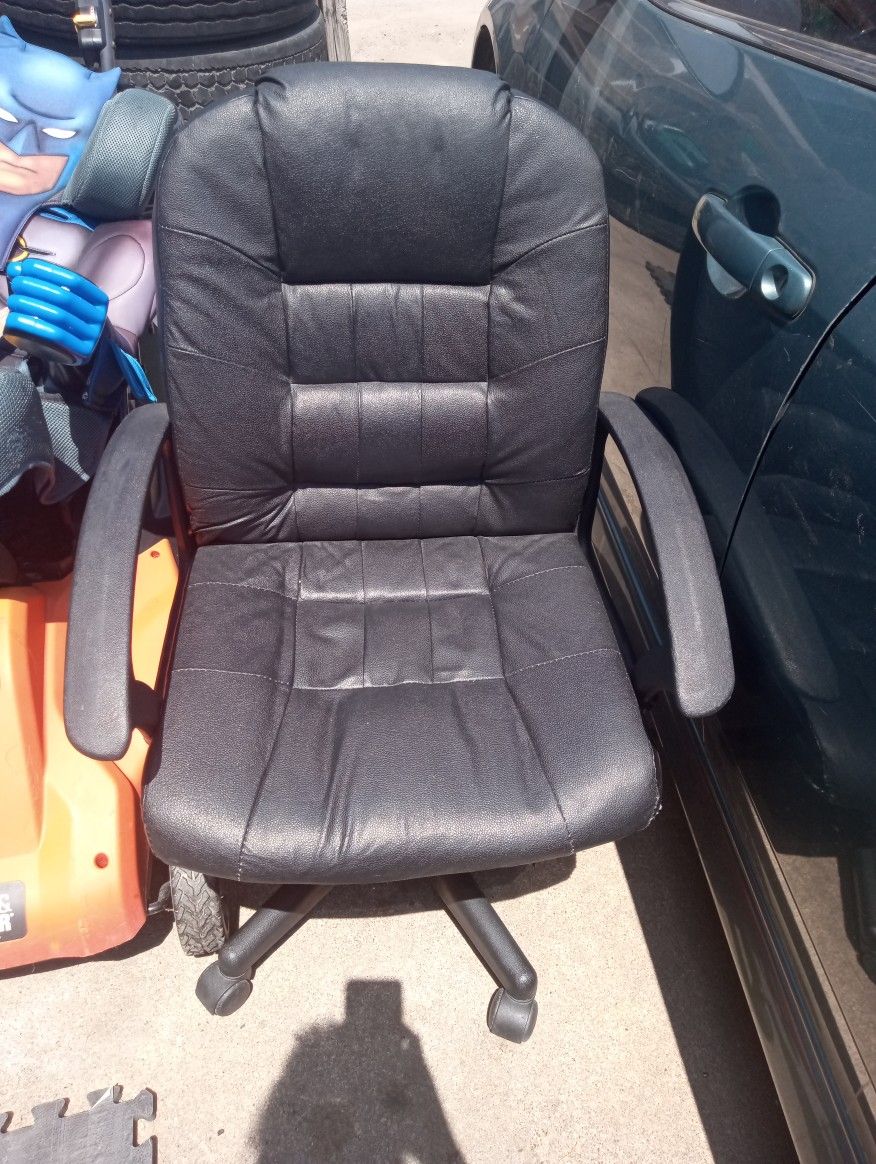Beautiful Black Office Chair