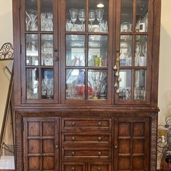 China cabinet & hutch with three way light (excluding the glassware)  Oak wood excellent condition