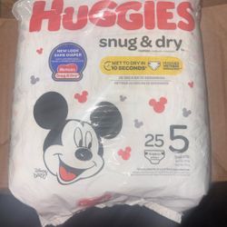 New Huggies  Diapers Size 5