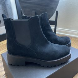Brand New Never Worn Sam Edelman Suede Chelsea boots 