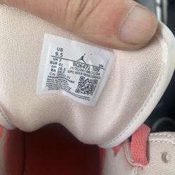 Air Strawberries and Cream 9.5