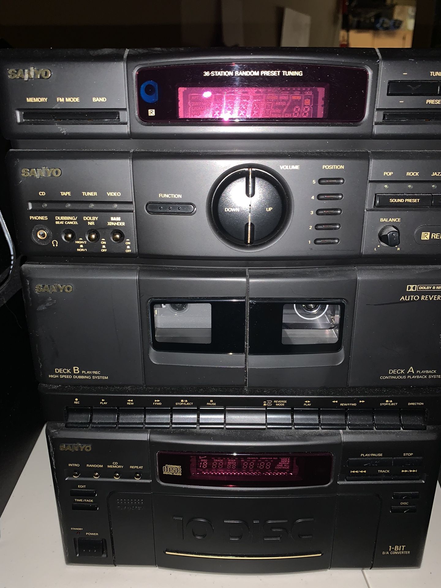 Sanyo Compact Disk Player And Speakers