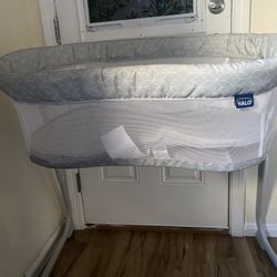 HALO Baby Flex BassiNest, Adjustable Travel Bassinet, Easy Folding, Lightweight with Mattress and Carrying Bag, Morning Mist