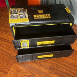 DEWALT TOOL BOX HEAVY DUTY  TOUGHSYSTEM2.0 21.8 in. Hand Tool Box
