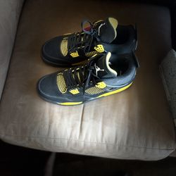 Jordan Retro 4 Thunder Yellow