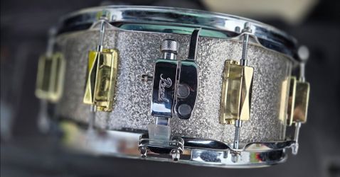 PEARL CUSTOM  LIMITED EDITION  14x5.5  SNARE DRUM in Silver Sparkle!!