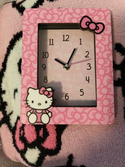Hello kitty clock