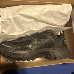 Nike Zoom Vomero 5 Triple Black