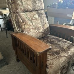 Pair Bar Stolls // Recliner Chair