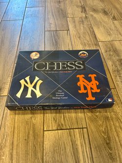 New York Yankees vs. New York Mets Chess Set