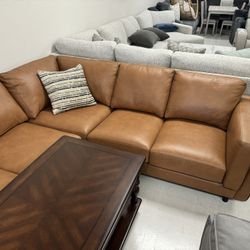Leather S e c t i o n a l In Stock