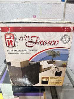 Outdoor/Indoor Drinking Fountain For Dogs