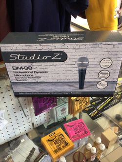 Studio Z Dynamic Microphone Cable & Case Included New In Box 💵  💳  💵  Cash and Card Accepted