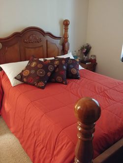 Complete 6-Piece Queen Poster Bedroom Set – Bed, 2 Nightstands, 2 Dressers
