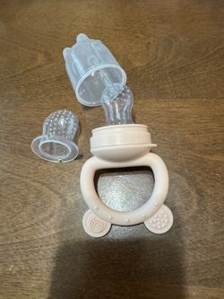 Silicone baby fruit feeder
