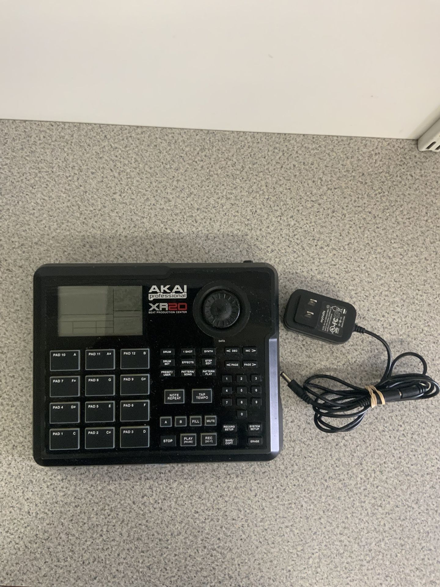 Akai Professional XR20 Digital Drum Machine
