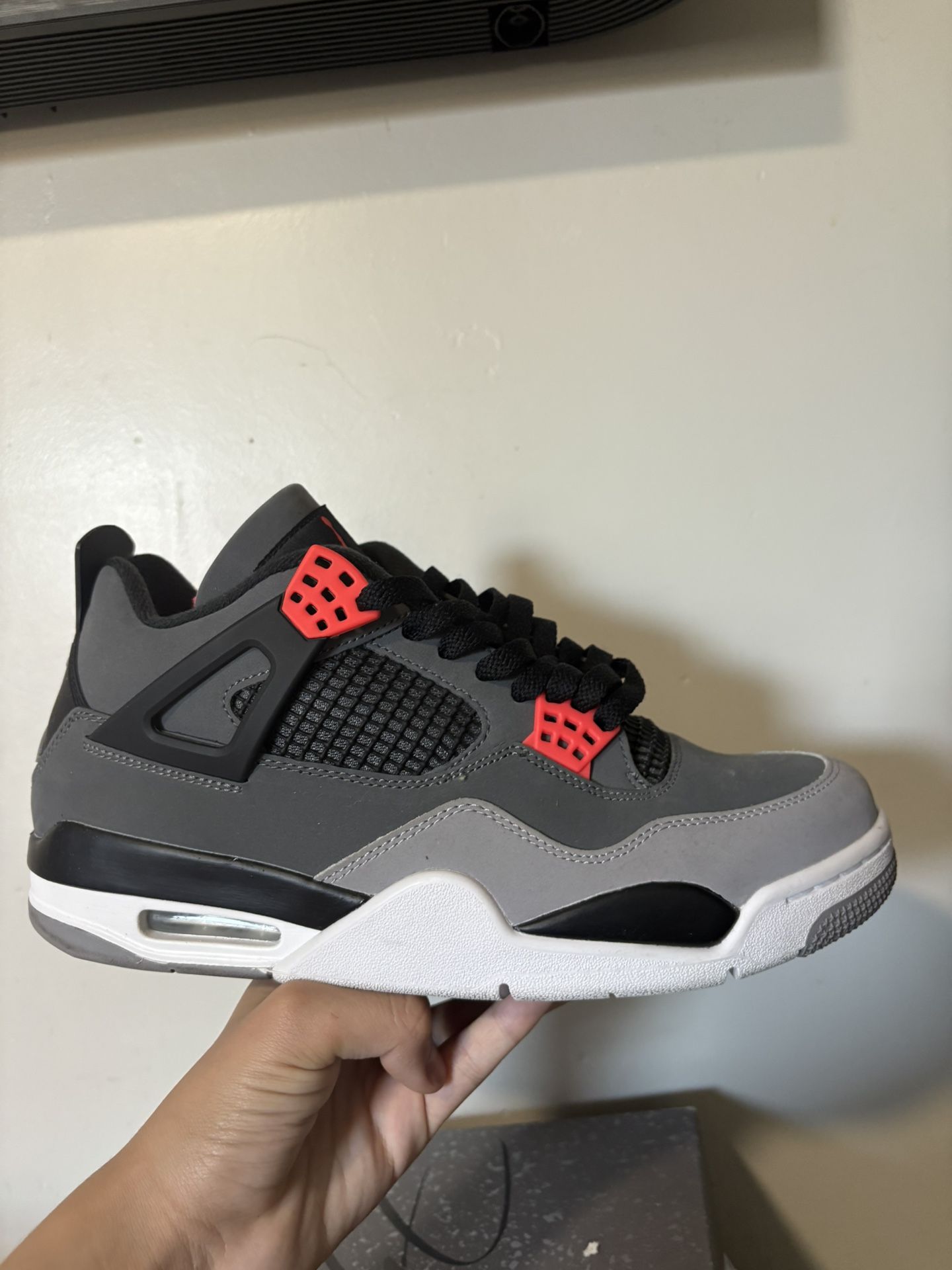 Jordan 4 Infared Size 9.5