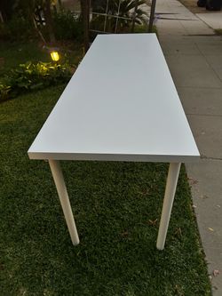 White Table In Excellent Condition