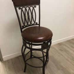 🪑 Elegant Bar Stool – Metal Frame & Leather Seat