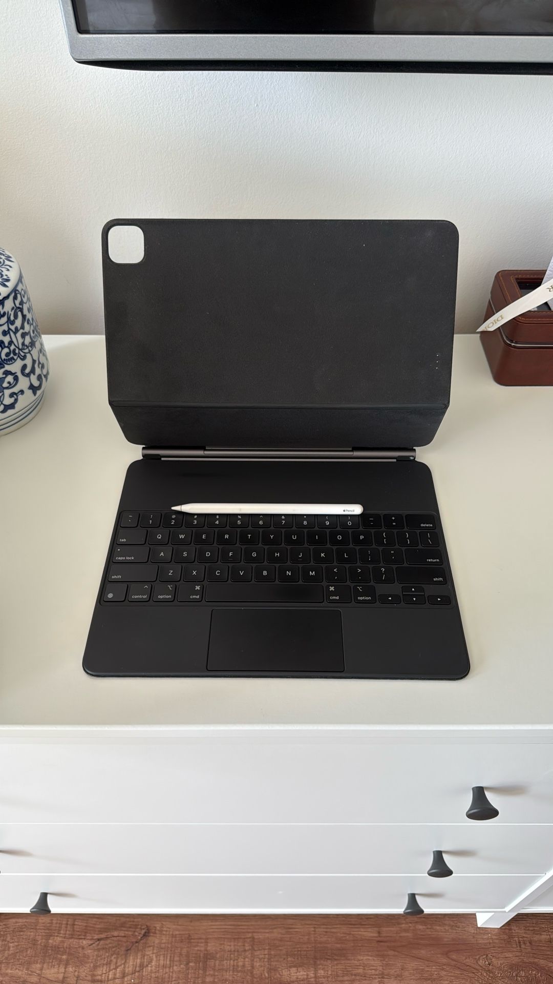iPad Magic Keyboard US + Apple Pencil
