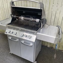 Napoleon Grill- Nat. Gas- W/ Rotisserie 