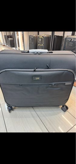 Briggs & Riley Large Softside Spinner Luggage