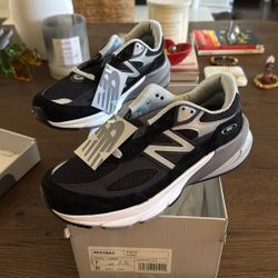 New Balance 990 V6 Black women size 7 new 